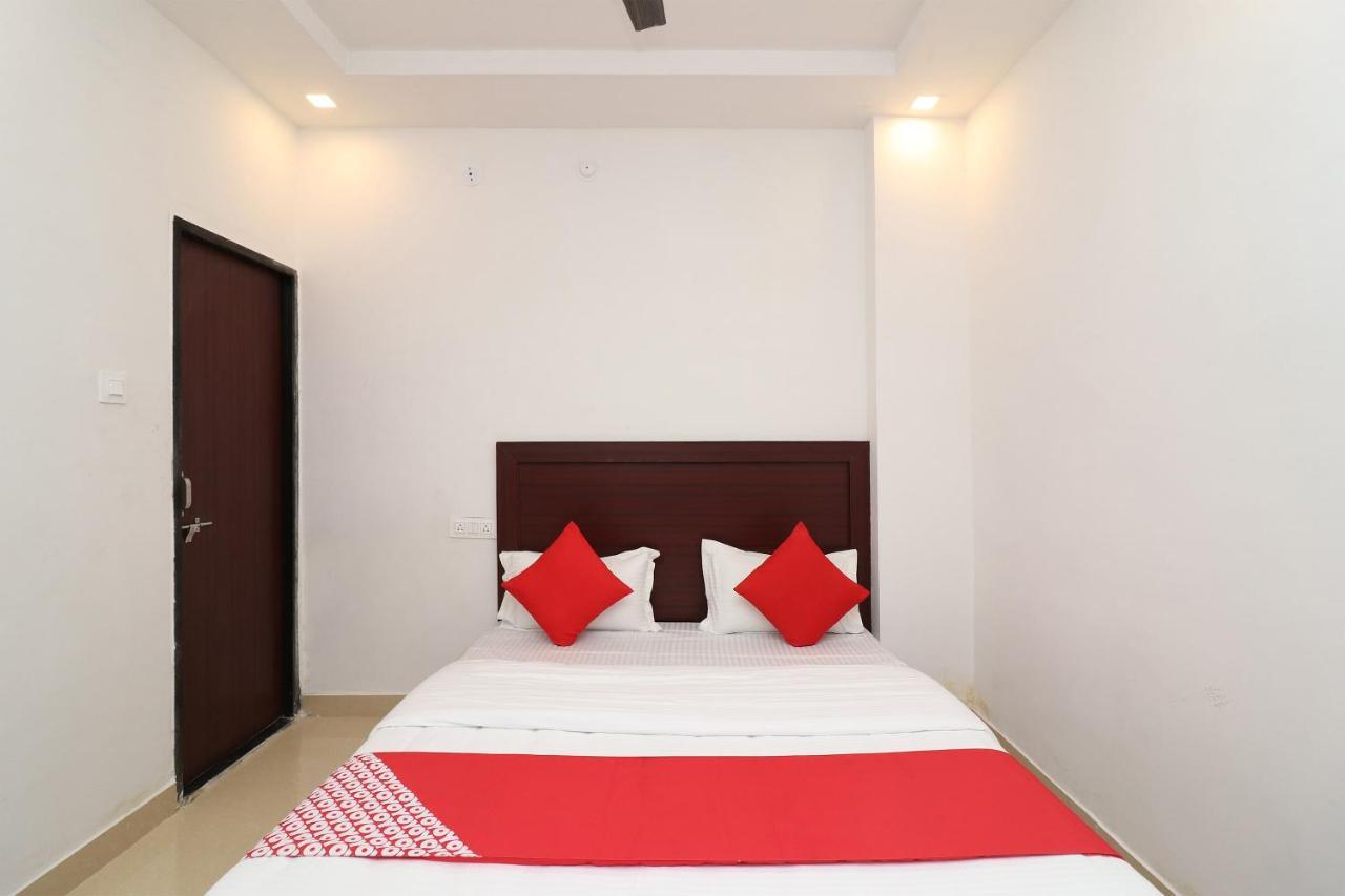 Tirath Oyo 1021 Hotel Gayatri Residency מראה חיצוני תמונה