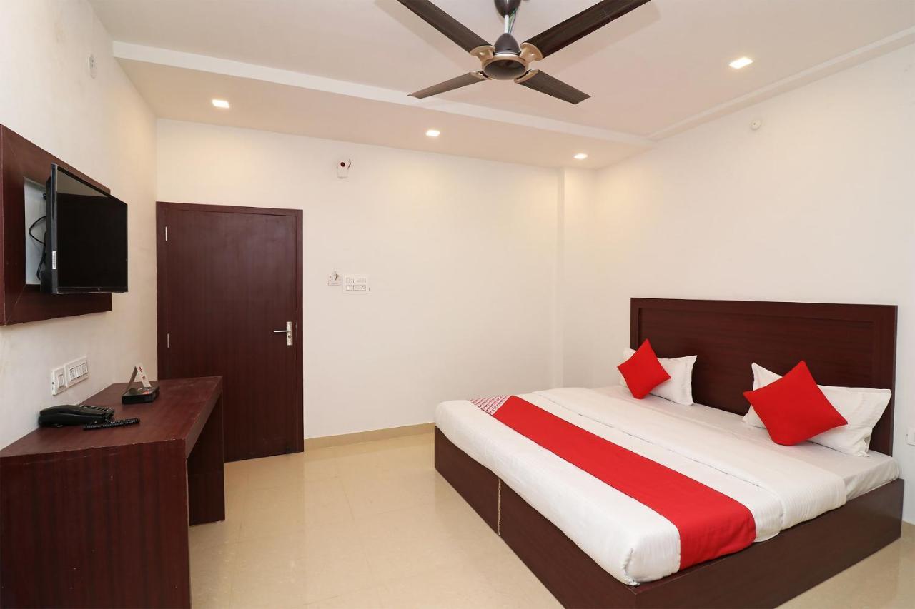 Tirath Oyo 1021 Hotel Gayatri Residency מראה חיצוני תמונה