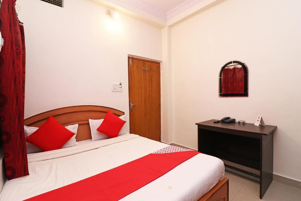 Tirath Oyo 1021 Hotel Gayatri Residency מראה חיצוני תמונה