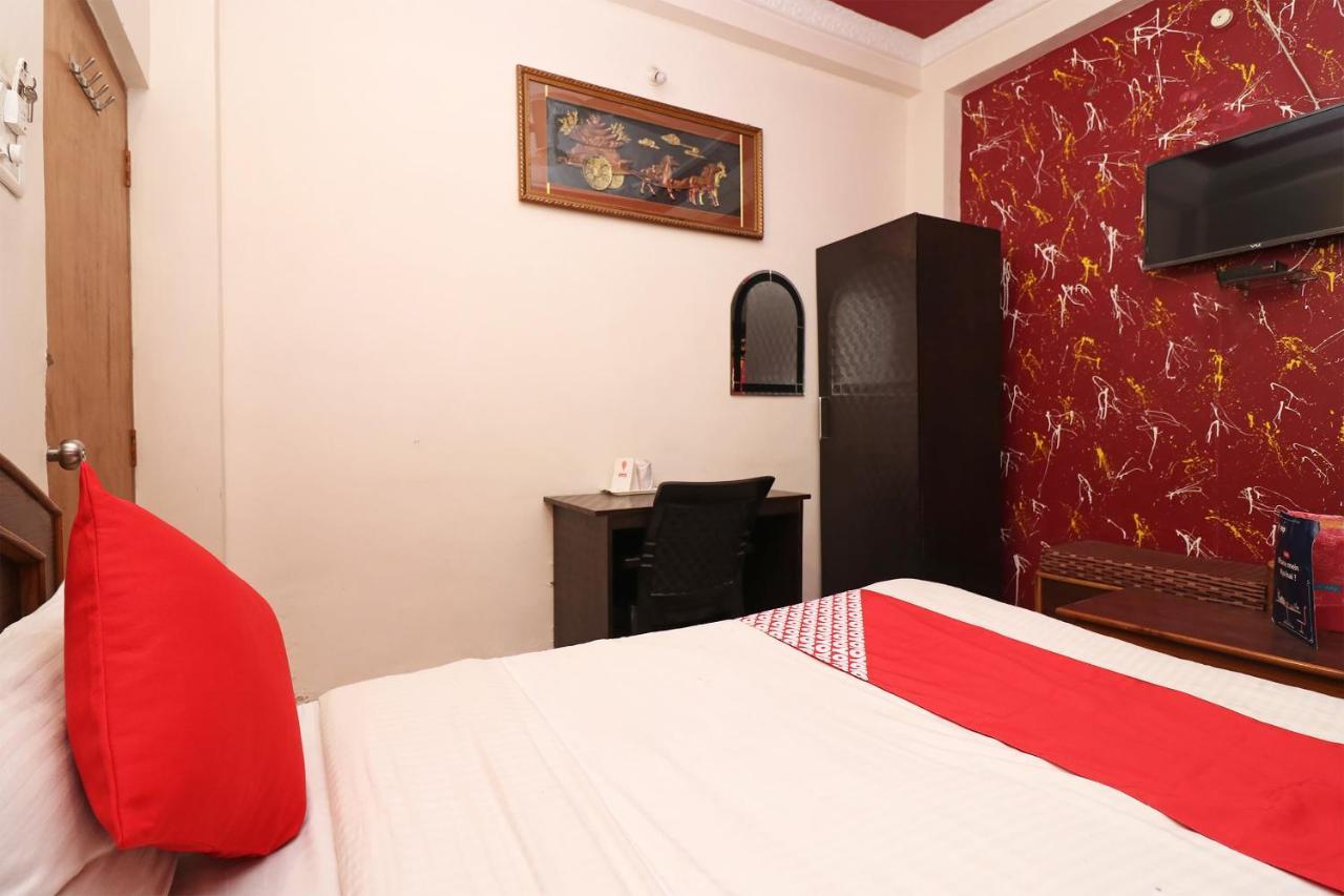 Tirath Oyo 1021 Hotel Gayatri Residency מראה חיצוני תמונה