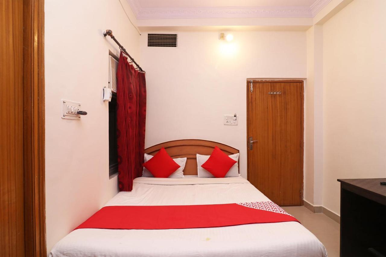 Tirath Oyo 1021 Hotel Gayatri Residency מראה חיצוני תמונה