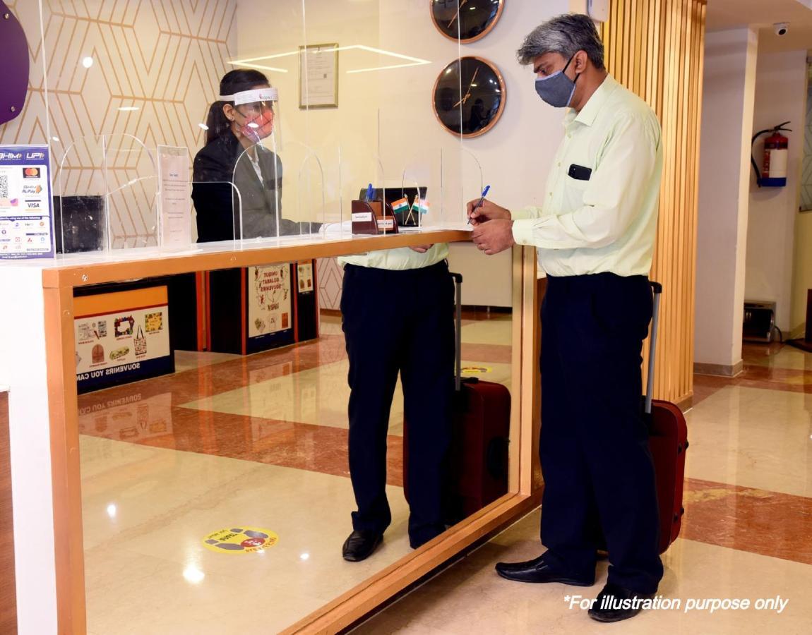 Tirath Oyo 1021 Hotel Gayatri Residency מראה חיצוני תמונה